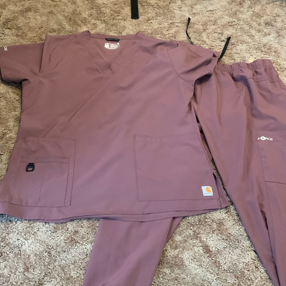 Carhartt mauve scrub set